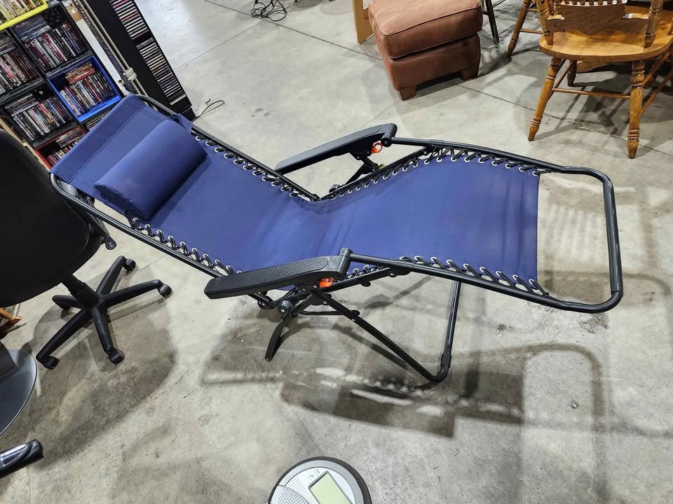 Multi-Position Zero Gravity Lounge Chair