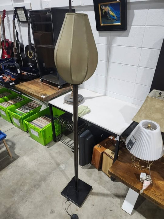 Tall standing lamp