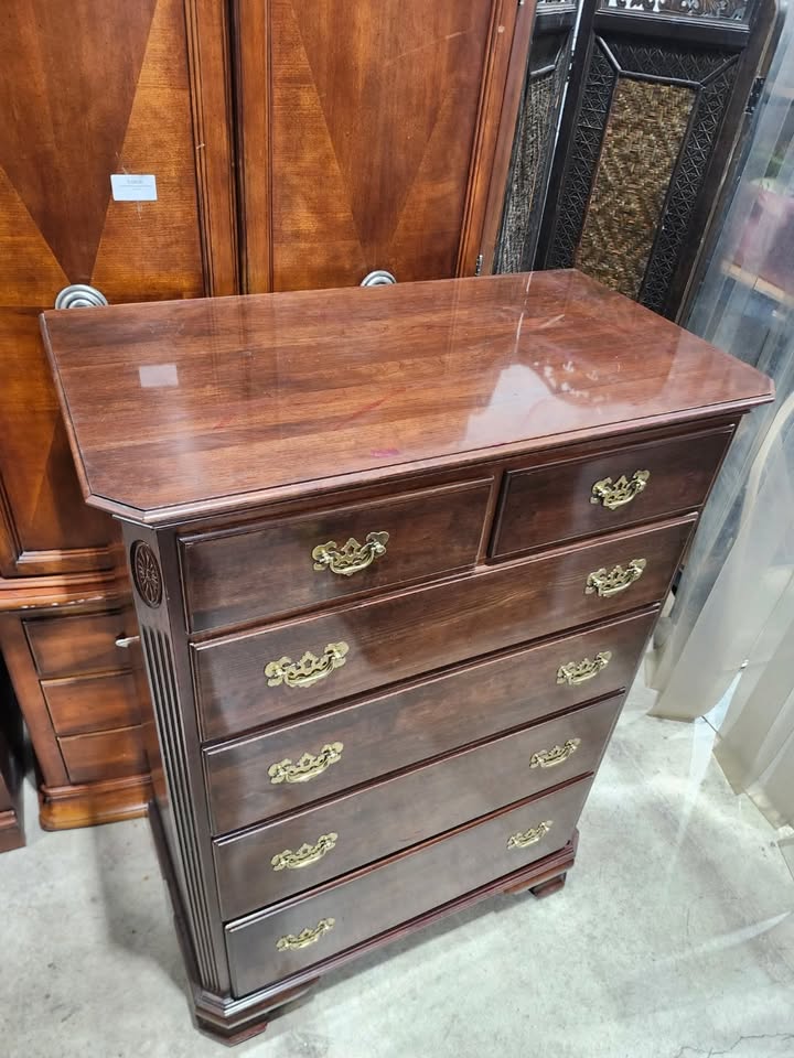 ETHAN ALLEN Georgian Court Cherry Traditional Style Dresser