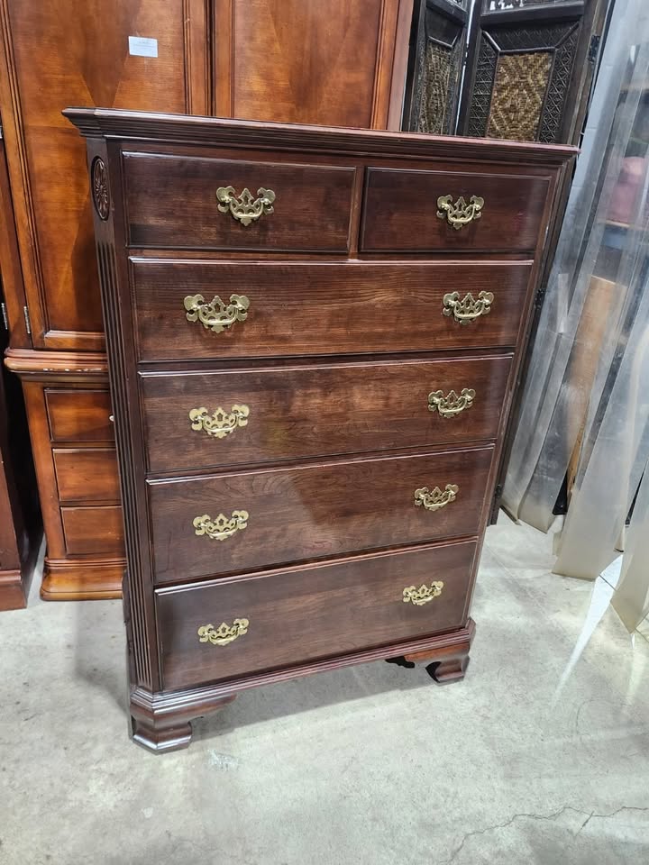 ETHAN ALLEN Georgian Court Cherry Traditional Style Dresser ETHAN ALLEN Georgian Court Cherry Traditional Style Dresser