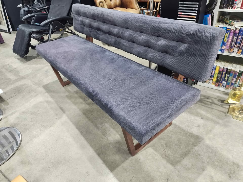 Structube SYLVIA bench with tufted backrest
