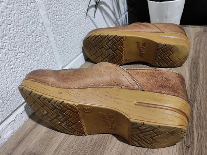 Dansko Clogs Little Dreams Big Adventures Brown Leather Clogs Size 38 (US 7.5-8)