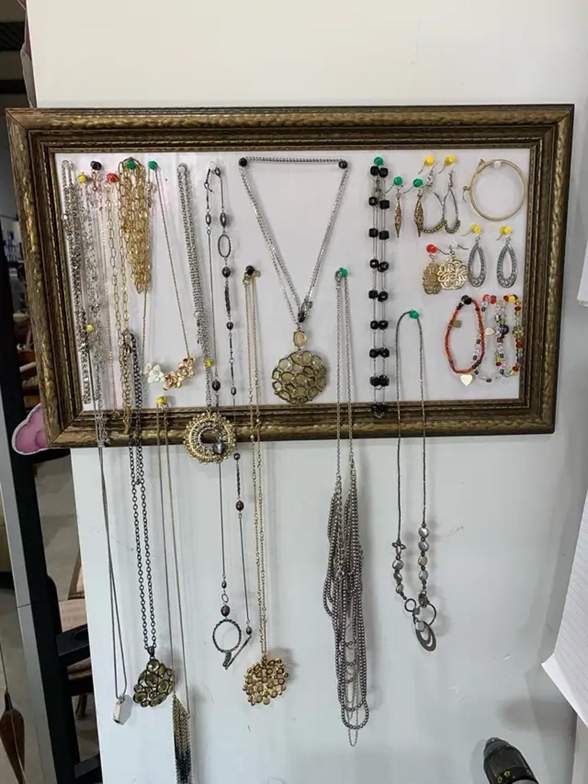 Assorted Jewlery -set of multiple items