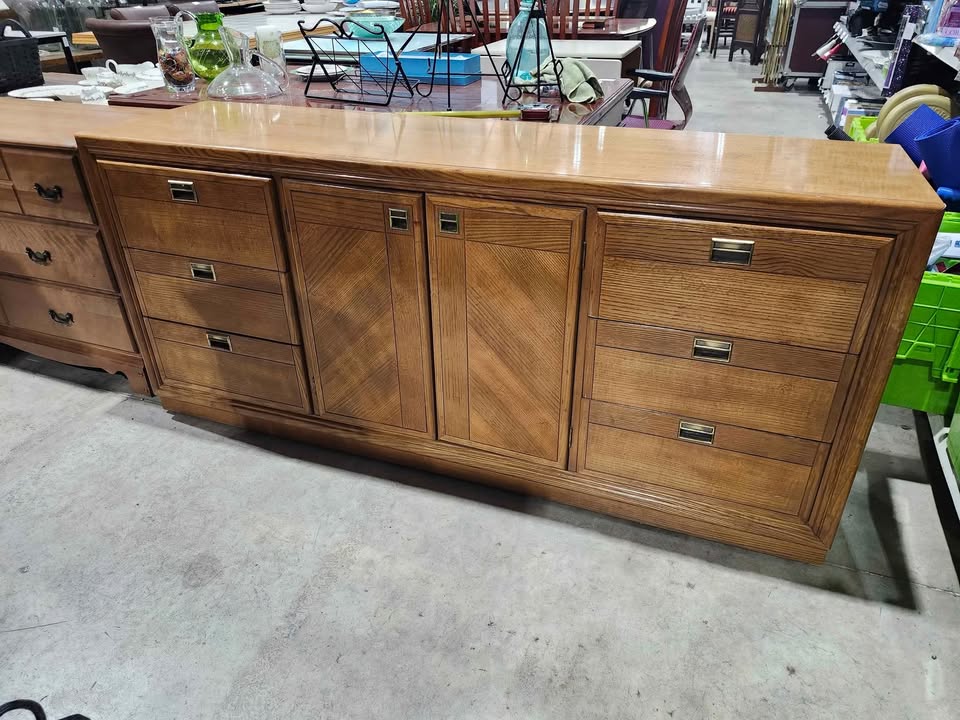 Vintage Solid Wooden Dresser with 9 Drawers
