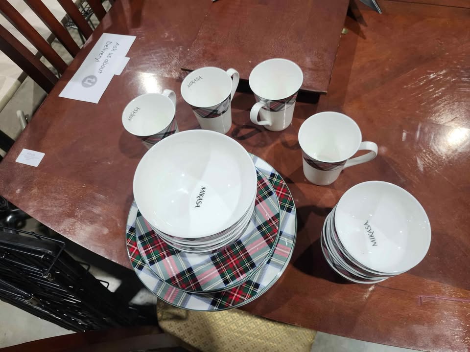Mikasa Plaid 4 pc Dinnerware Set