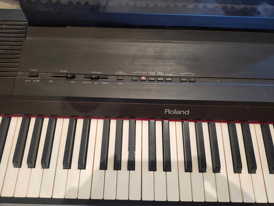 Roland HP-800 Digital Piano