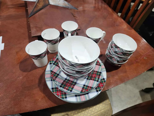 Mikasa Plaid 4 pc Dinnerware Set