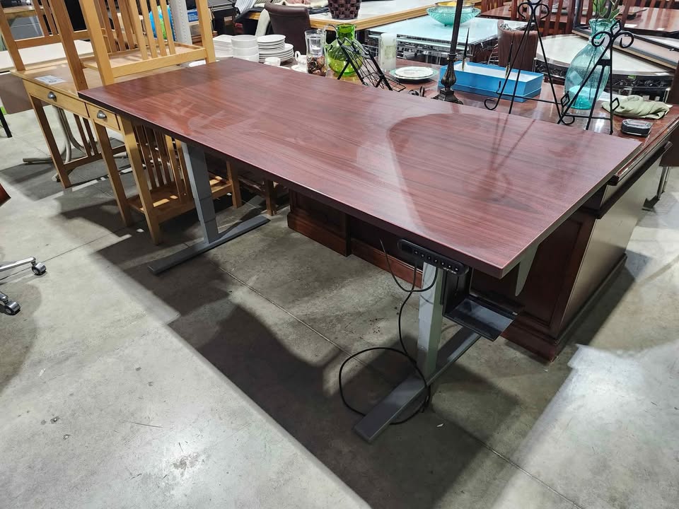 Large Adjustable Height Uplift Desk