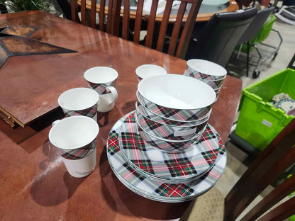 Mikasa Plaid 4 pc Dinnerware Set