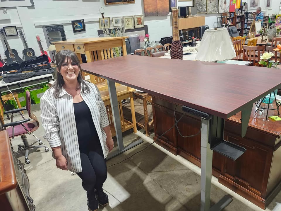 Large Adjustable Height Uplift Desk
