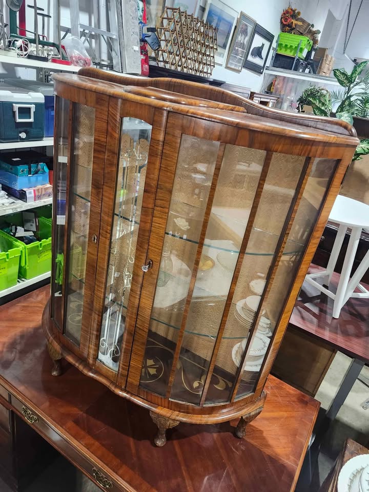 Vintage Wooden/Glass Display Cabinet