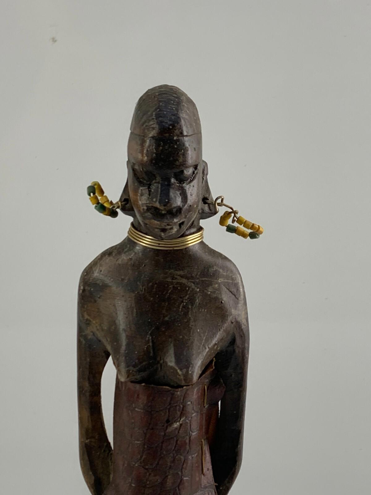 Figurine de guerrier zoulou en bois massif, sculpture africaine tribale de Rhodésie, vintage années 1970
