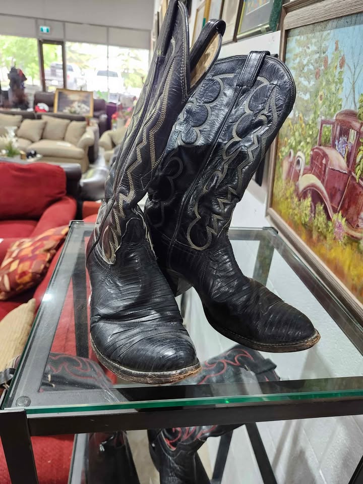 Black Leather Cowboy Boots - Tony Lama Size 7D