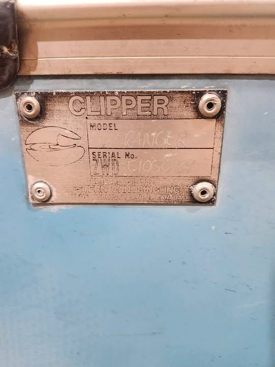 Clipper 16' Ranger Canoe with Paddle