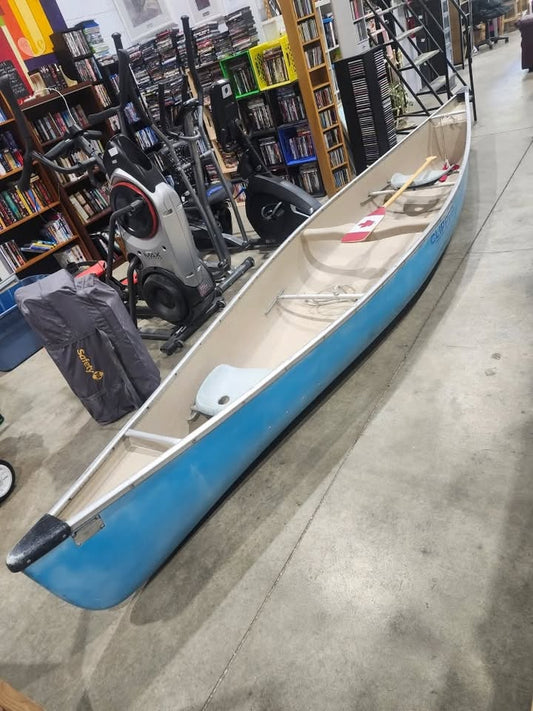 Clipper 16' Ranger Canoe with Paddle