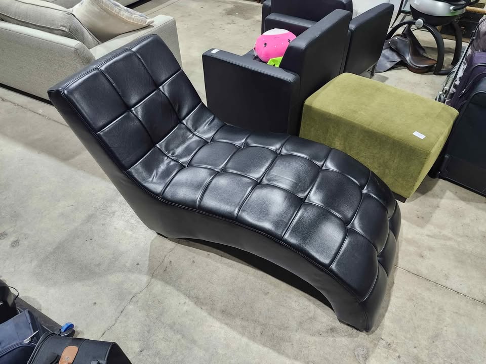 Black Leather Chaise Lounge Chair