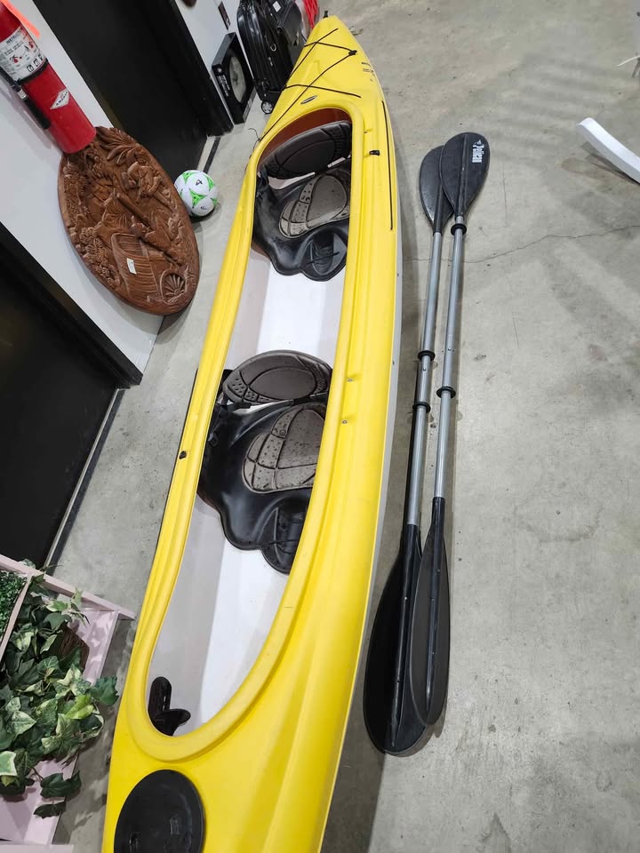 Pelican Storm 140T SE 14ft Tandem Kayak w/ Paddles