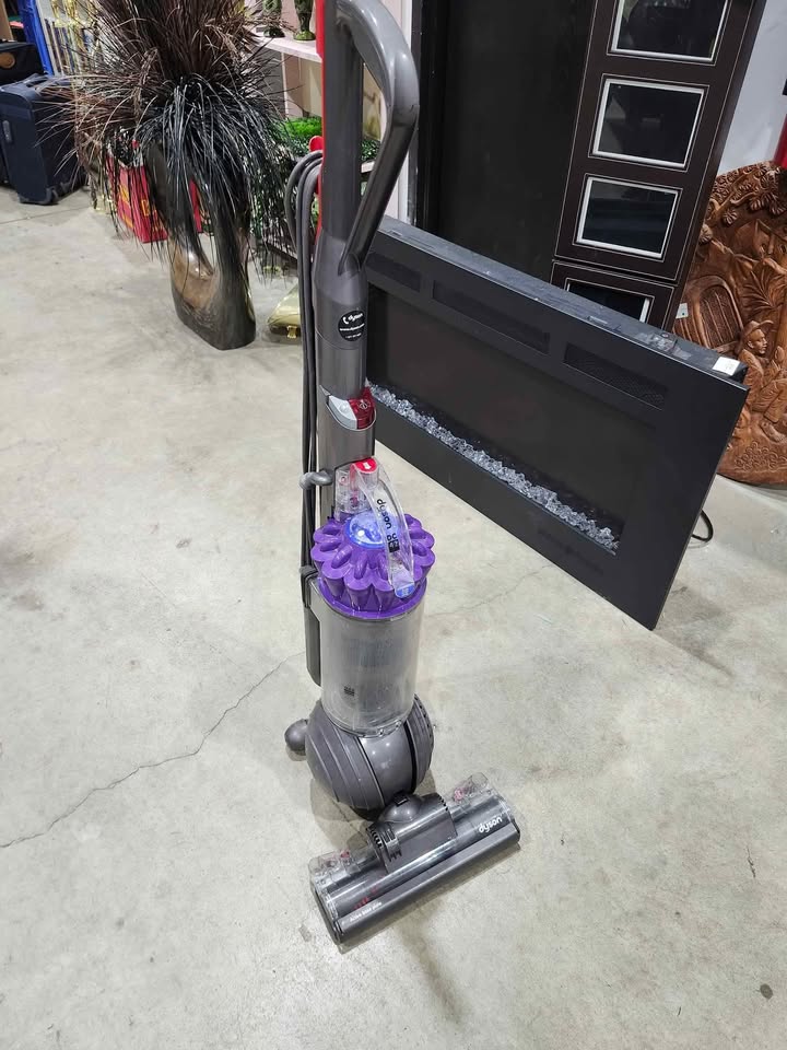 Dyson DC42 Vacuum Cleaner