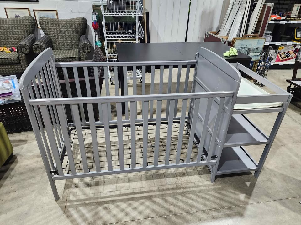 Dream On Me Anna 4 in 1 Crib and Changing Table