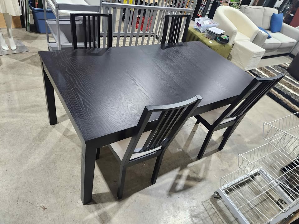 IKEA BJURSTA Exandable Dining Table & 4 Chairs