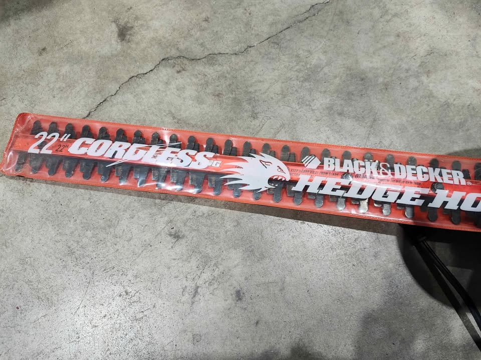 Black & Decker Hedge Hog 22" Cordless Hedge Trimmer – Rebound Centre