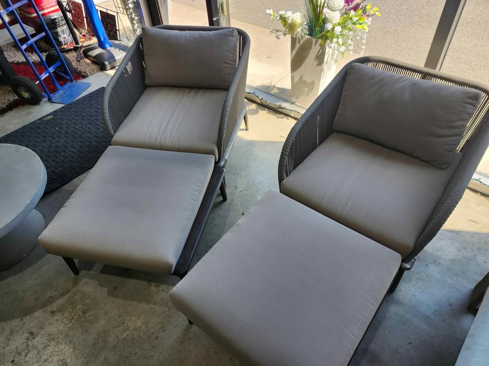 Outdoor West Elm Lounge Chairs Set