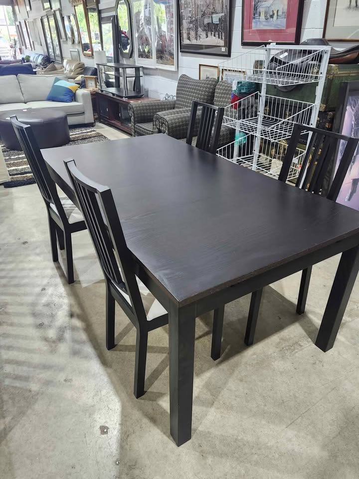 IKEA BJURSTA Exandable Dining Table & 4 Chairs