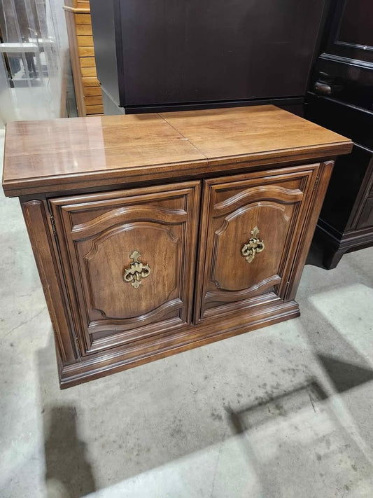 Thomasville Huntley Console Cabinet