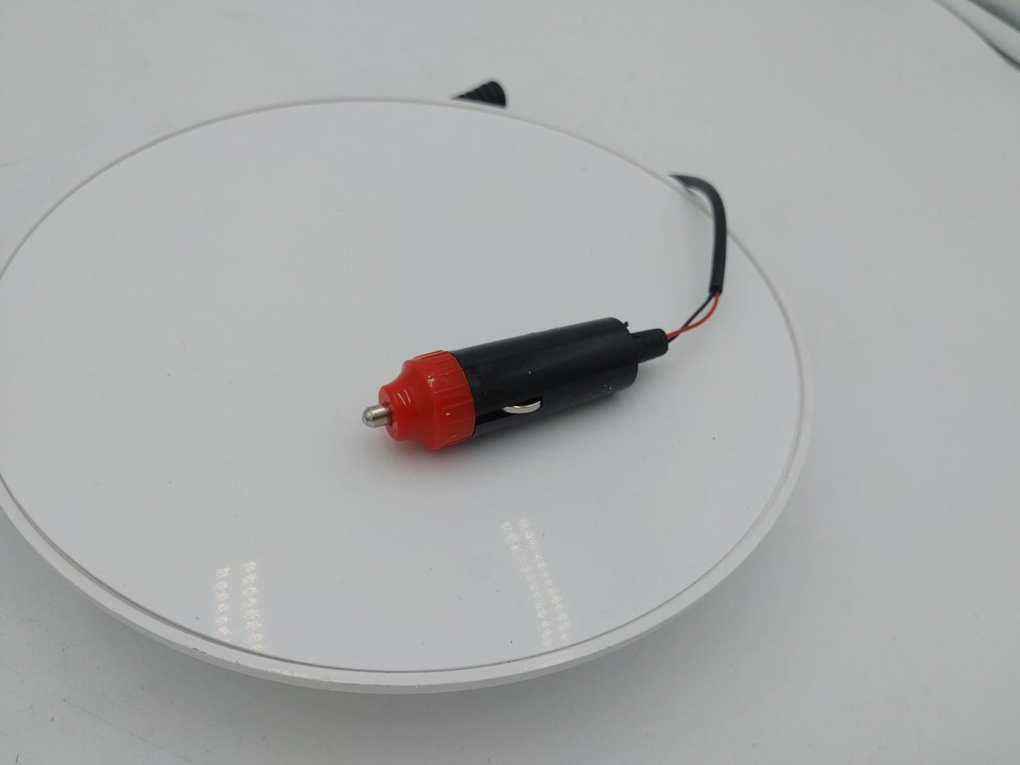 Good Condition Suction-mount Car 12V Safety Flood Light Black Untested
