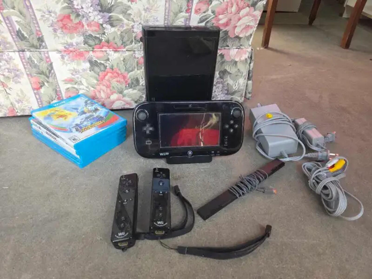 Nintendo Wii U 32gb Deluxe with Gamepad & 6 Games