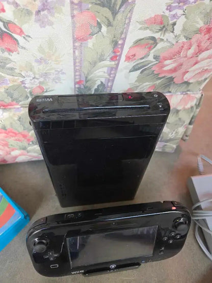 Nintendo Wii U 32gb Deluxe with Gamepad & 6 Games