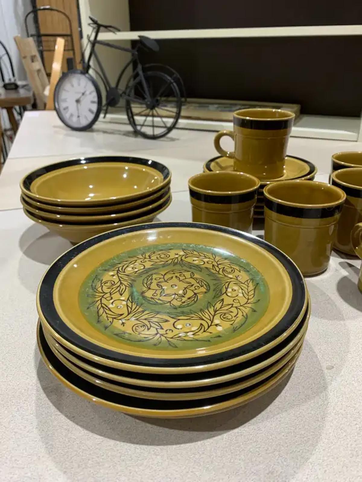International Stoneware Set