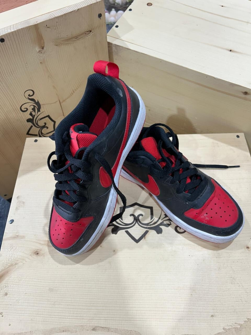 Nike Court Vision Low Junior Trainers Size 4Y Red Black
