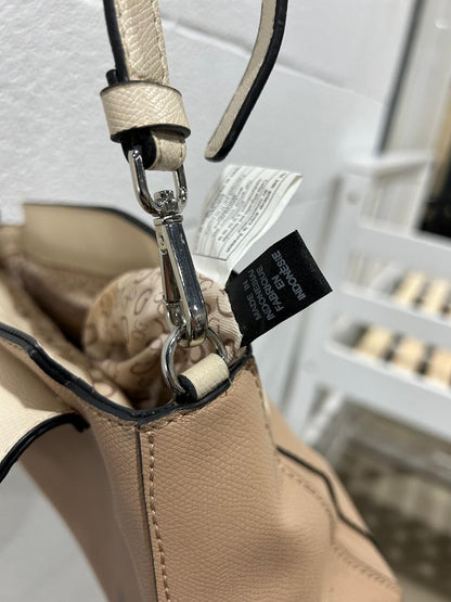 GUESS Crossbody Purse Tan Beige Handbag Flap opening logo