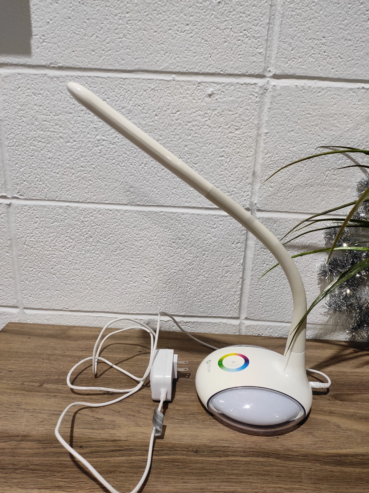 OttLite Model-Q8U Desk Lamp Color Changing Round Base Touch Sensitive Control