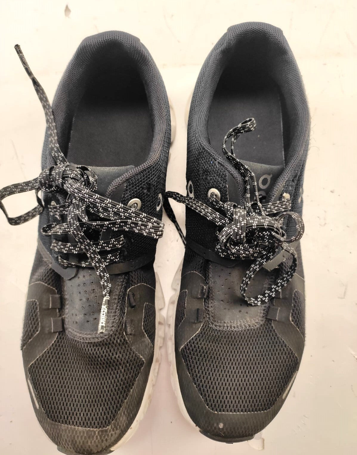 RARE ON Cloud OC Classic Black White Running shoes (US- W7)