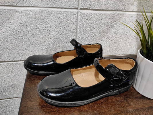 Hao Xin Ren Leather Heels Girl’s 7 Black Shoes