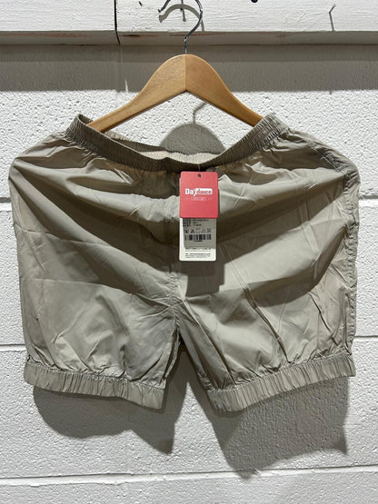 Day Dance Girl's Shorts Size M Color Beige