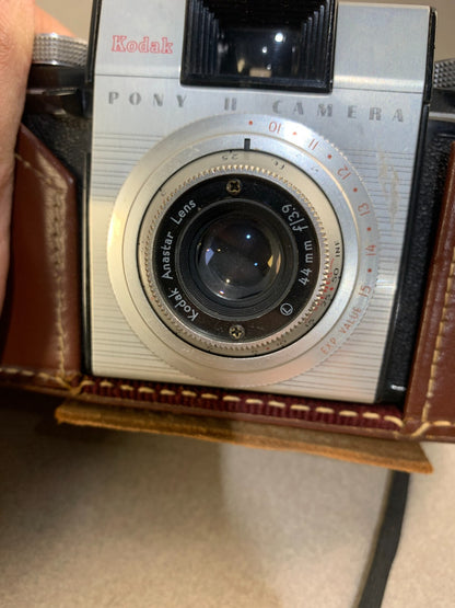 VINTAGE LATE 1940s EARLY 1950s KODAK PONY II CAMERA W CASE