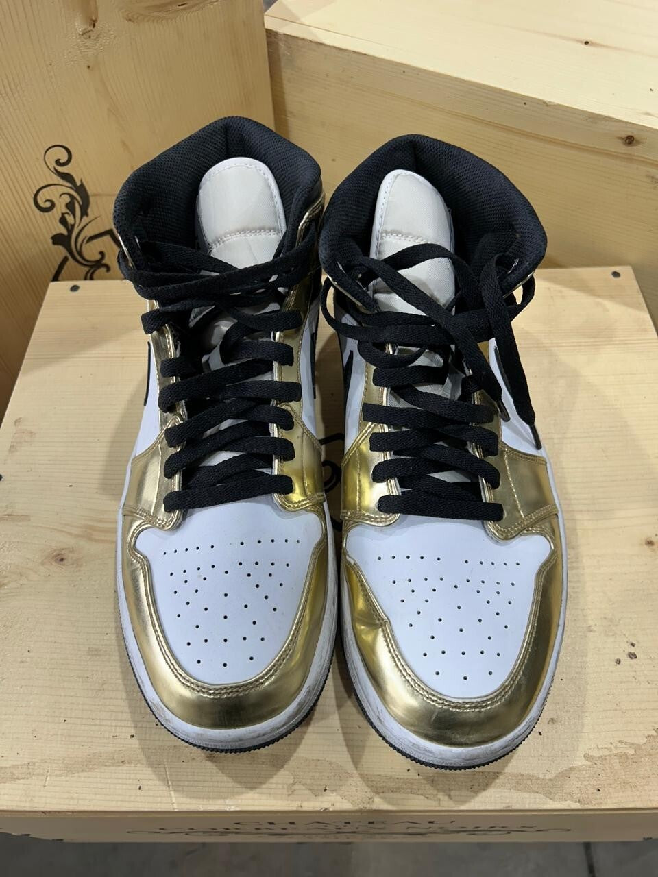 Nike Air Jordan 1 Mid Metallic Gold Black White Men's Size 11