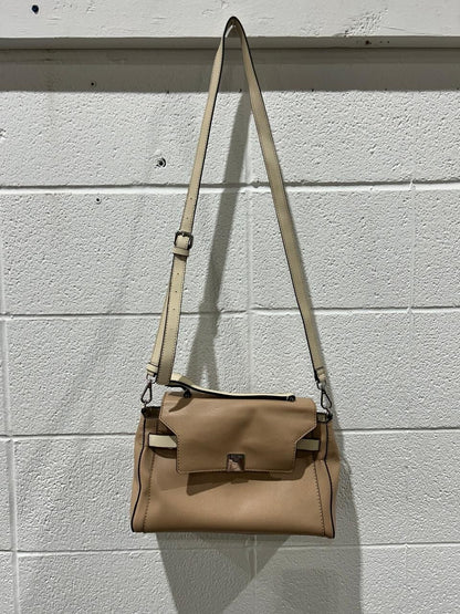 GUESS Crossbody Purse Tan Beige Handbag Flap opening logo