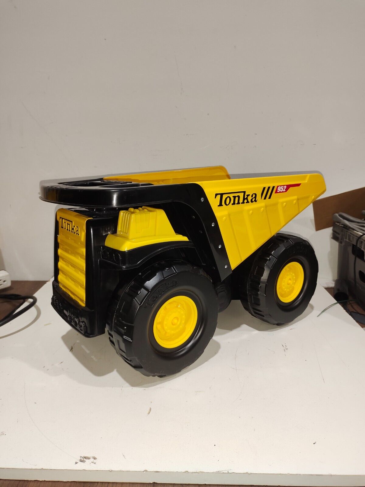 Tonka Steel Classics 952 Mighty Dump Truck Toy Big Metal 06025
