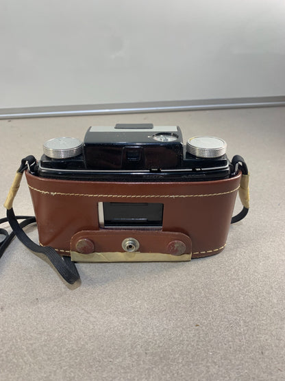 VINTAGE LATE 1940s EARLY 1950s KODAK PONY II CAMERA W CASE