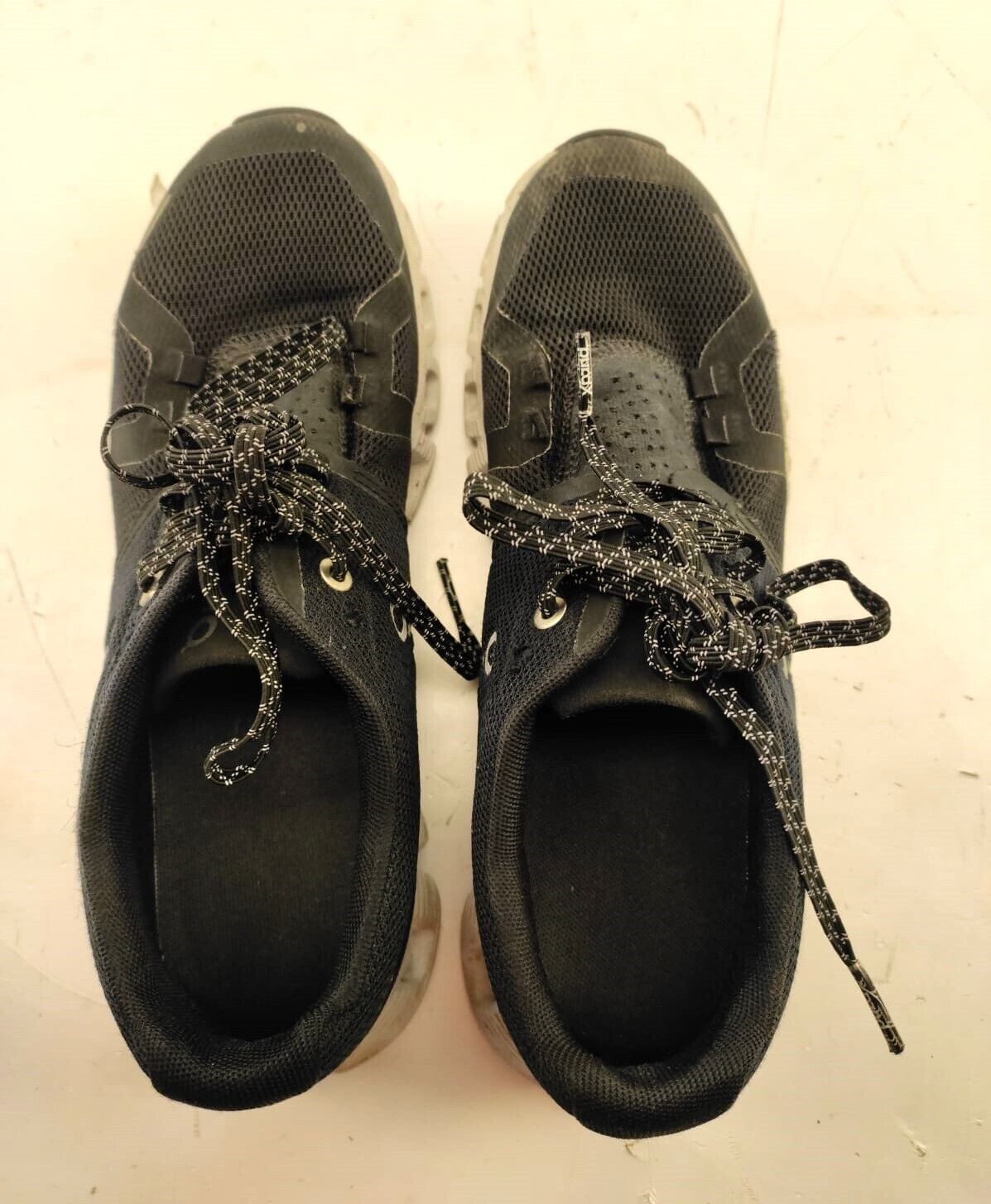RARE ON Cloud OC Classic Black White Running shoes (US- W7)