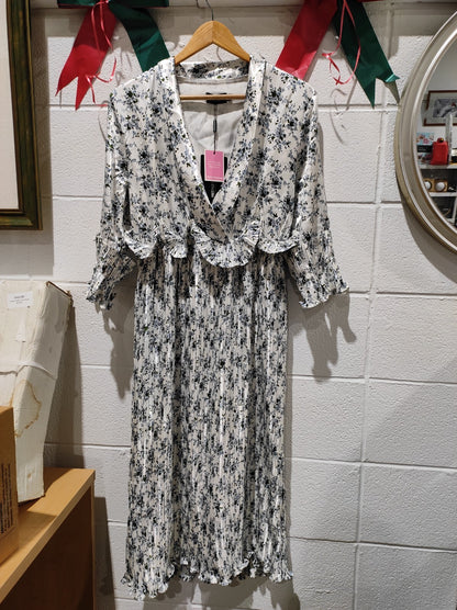 NWT Pretty Little Thing Women's Size 12 Floral Corset A Line Dress