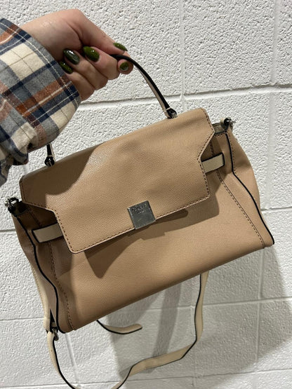 GUESS Crossbody Purse Tan Beige Handbag Flap opening logo