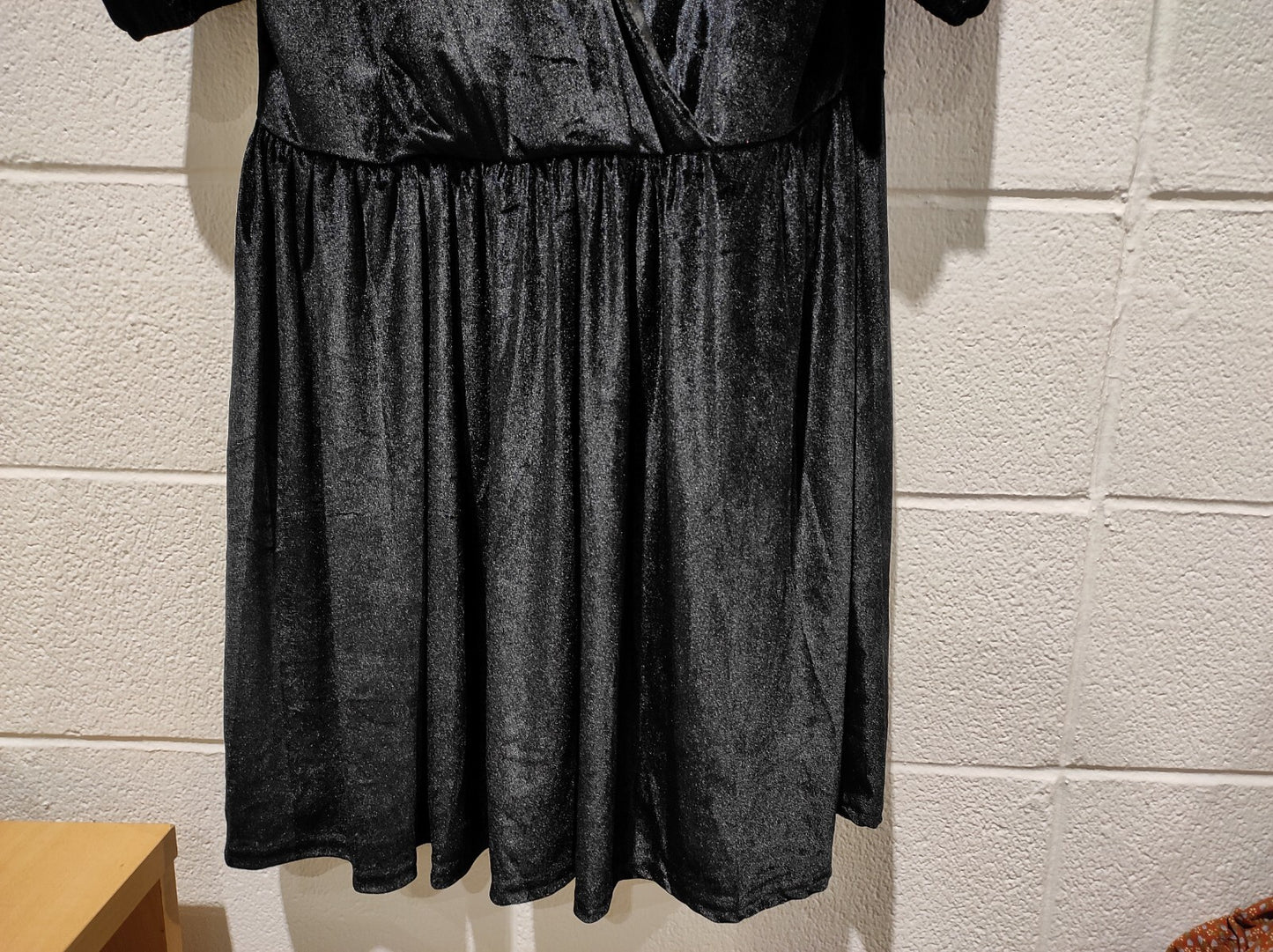 NWT Boohoo plus wrap puff sleeve velvet skater dress Size-18