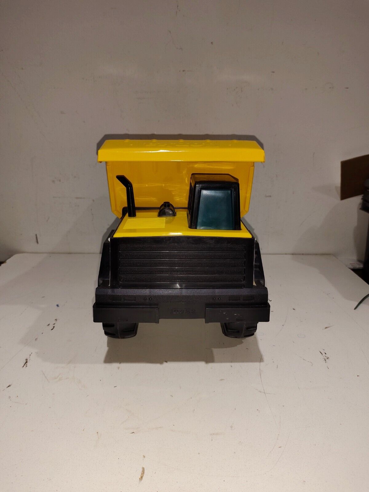 TONKA Mighty Dump Truck Steel Classics XMB-975 T01 93918 Yellow Metal