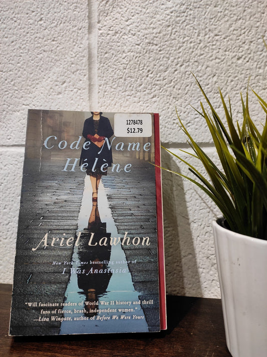 Code Name Hlne: A Novel by Ariel Lawhon (English) Paperback Book
