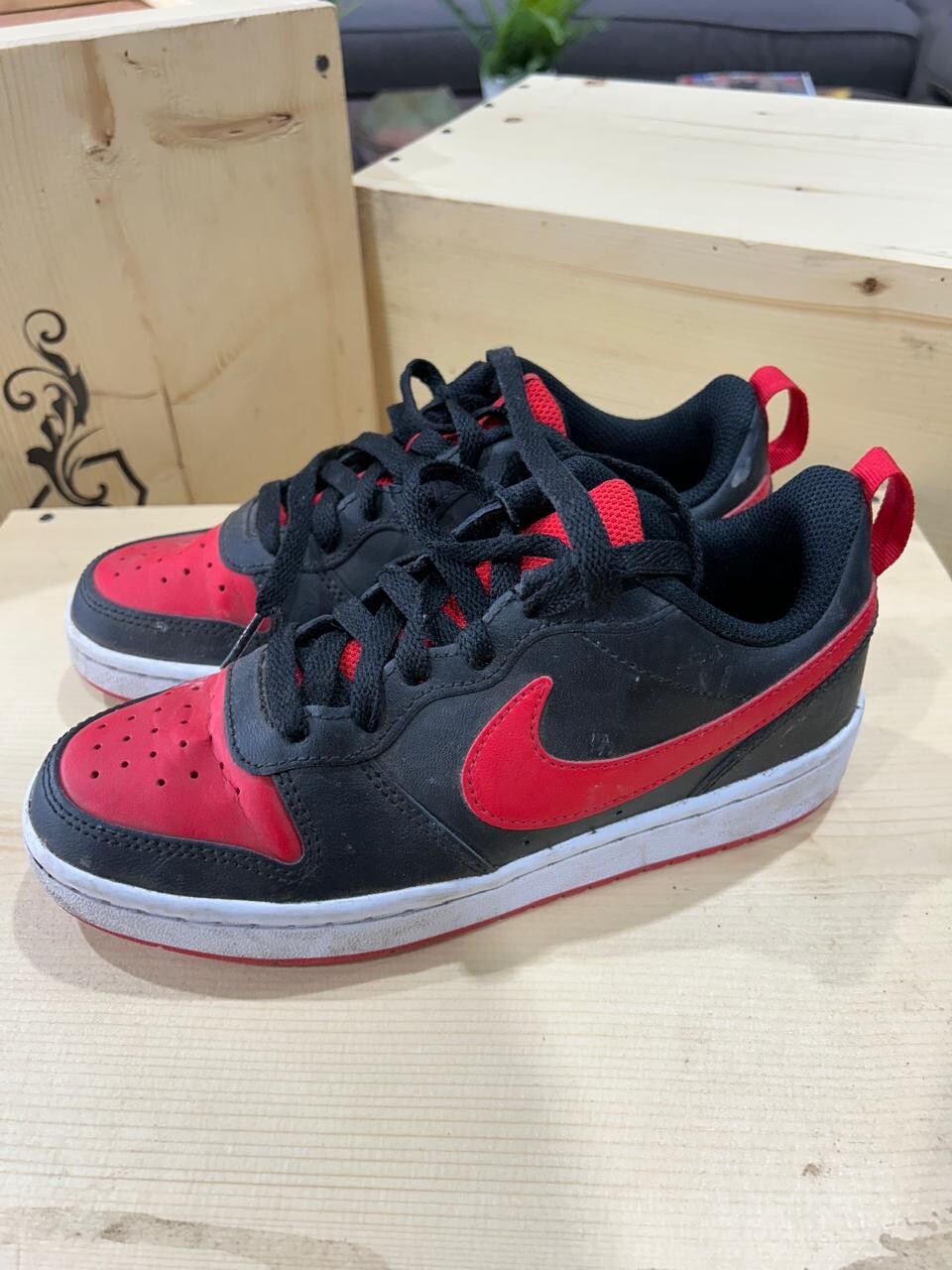 Nike Court Vision Low Junior Trainers Size 4Y Red Black